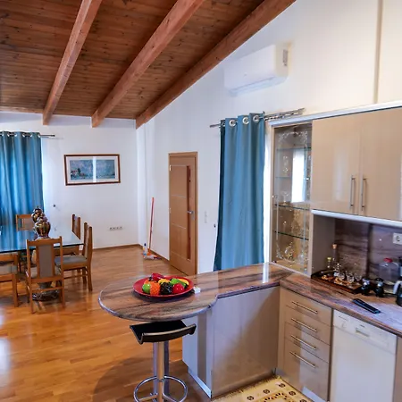 Bed and breakfast Royal 1967 4*