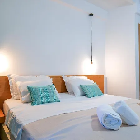 Royal 1967 Bed & Breakfast Himare