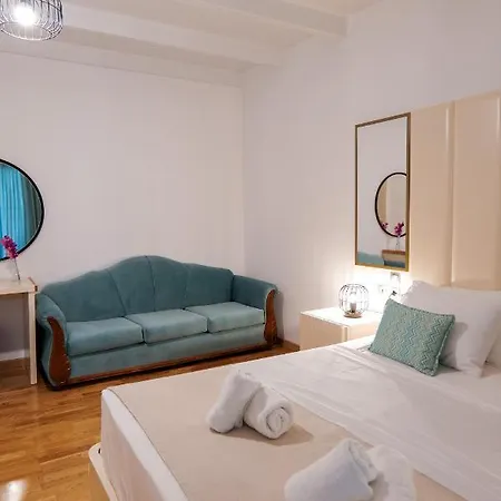 Royal 1967 Bed & Breakfast 4*