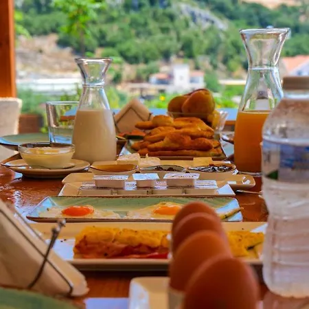 Royal 1967 Bed & Breakfast Himare