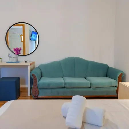 Bed & Breakfast Royal 1967 *