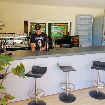 Bed & Breakfast Royal 1967 Himarë