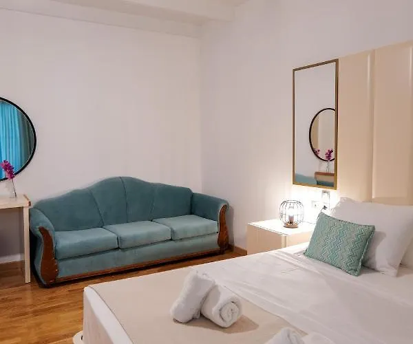 Royal 1967 Oda ve Kahvaltı 4*