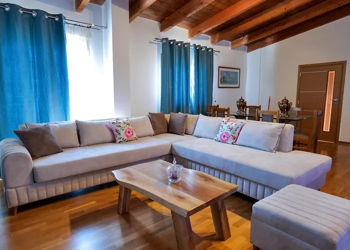 Royal 1967 Oda ve Kahvaltı 4*