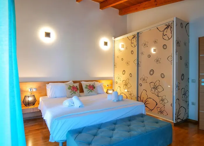 Royal 1967 Oda ve Kahvaltı 4*