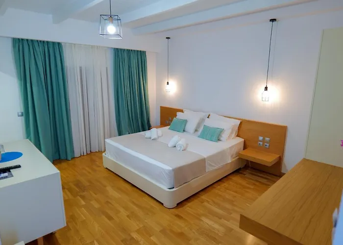 Royal 1967 4* Himarë